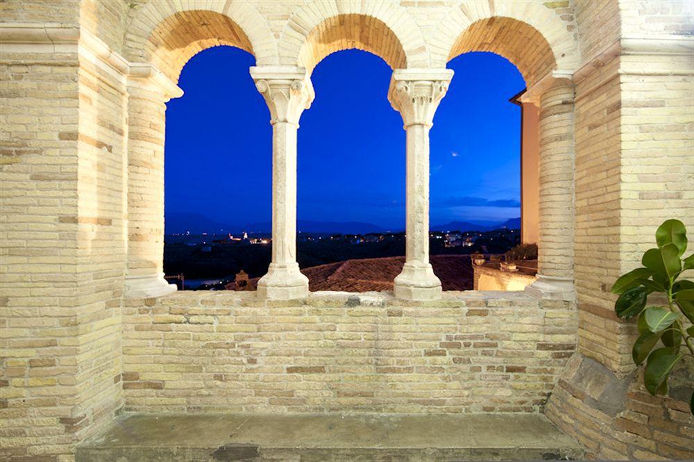Hotel Castello Chiola Dimora Storica Loreto Aprutino Exterior foto